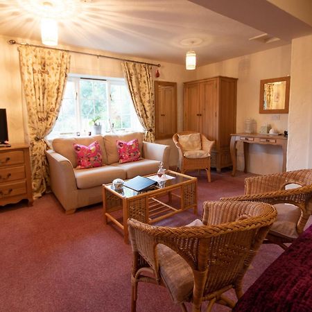 Magpies Lodge Slinfold Buitenkant foto